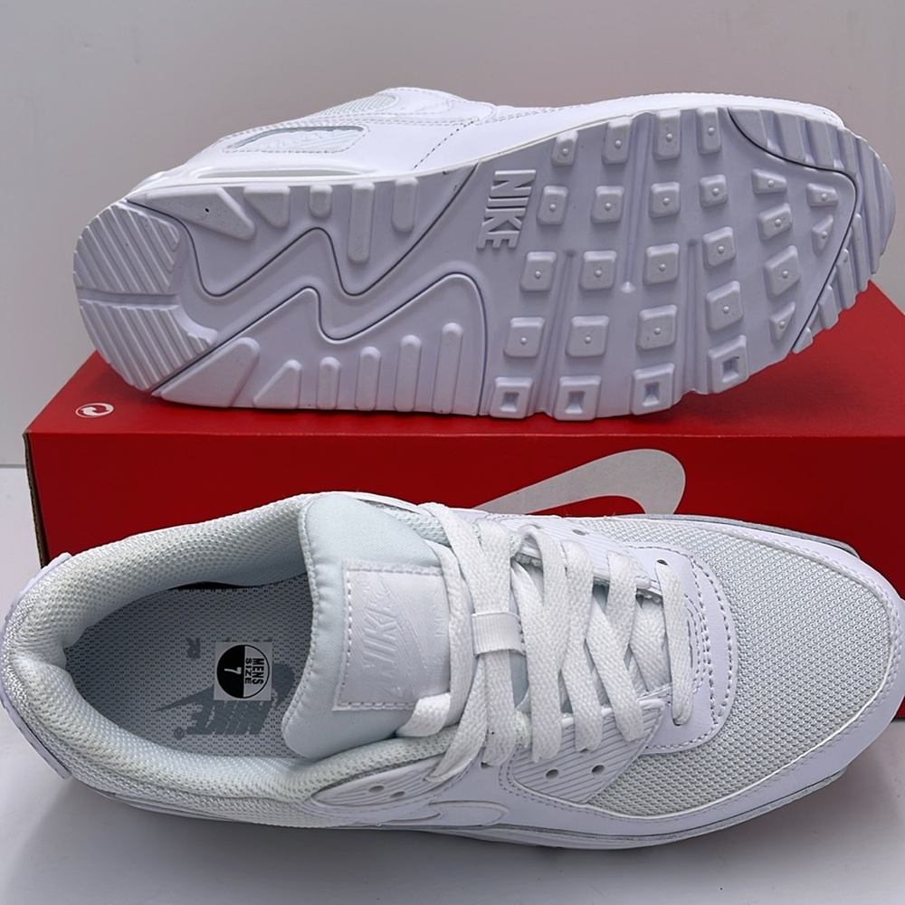 Nike WMNS 2020 Air Max 90 'Triple White'
Sneakers - Picture 5 of 16